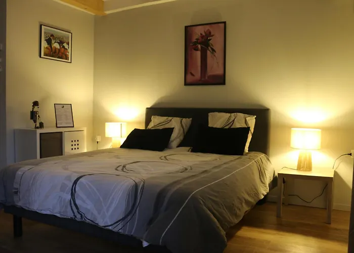 L'autan Sage לינה וארוחת בוקר Montgeard