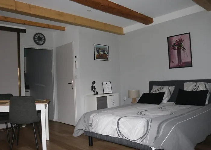 לינה וארוחת בוקר L'autan Sage *